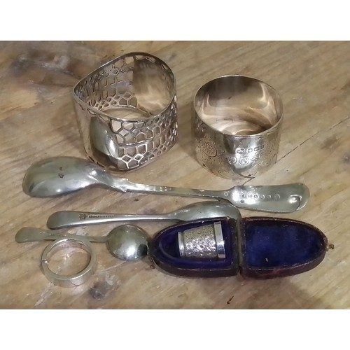 125 - A mixed lot comprising a hallmarked silver serviette ring, a cased hallmarked silver thimble with ch... 