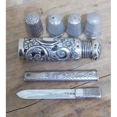 123 - A mixed lot of hallmarked silver comprising four thimbles (including Charles Horner), a scent bottle... 