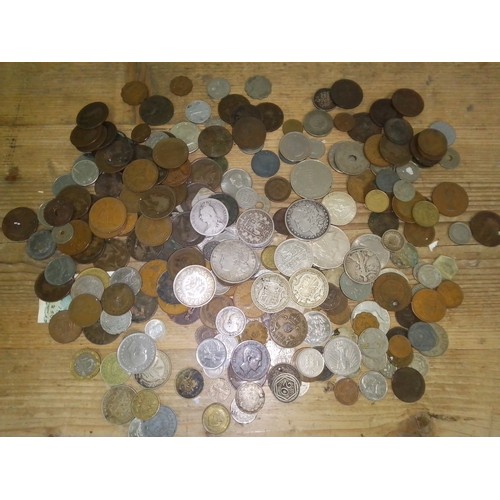 131 - Assorted coins including United States dollars, half crowns etc.