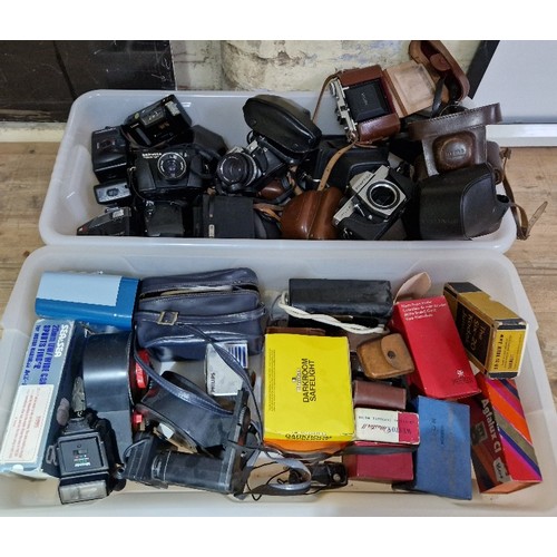 145 - Two boxes of assorted vintage caneras & accessories to include an Ilford sportsman, Praktica, Cannon... 