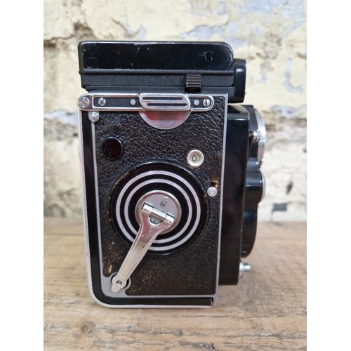 142 - A Frank & Heidecke Rolleiflex camera, DBP 3.5F 2292843 DBGM, with case.