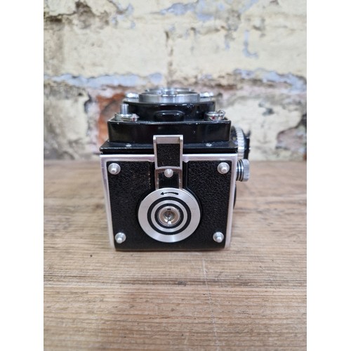 142 - A Frank & Heidecke Rolleiflex camera, DBP 3.5F 2292843 DBGM, with case.