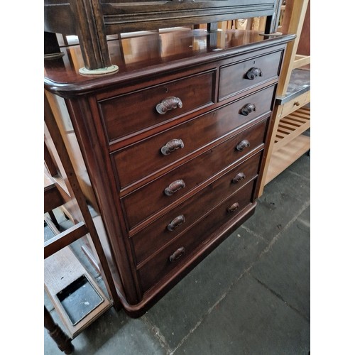 953 - A Victorian mahogany chest of drawers.