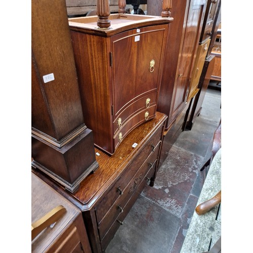 983 - An oak chest of drawers and a mahogany side cabinet.