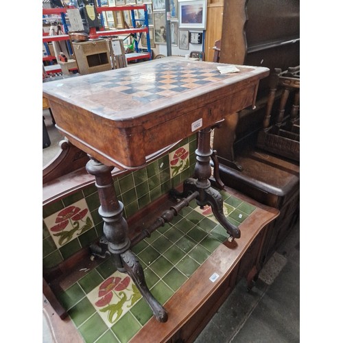 1022 - A Victorian walnut chess table with pieces.