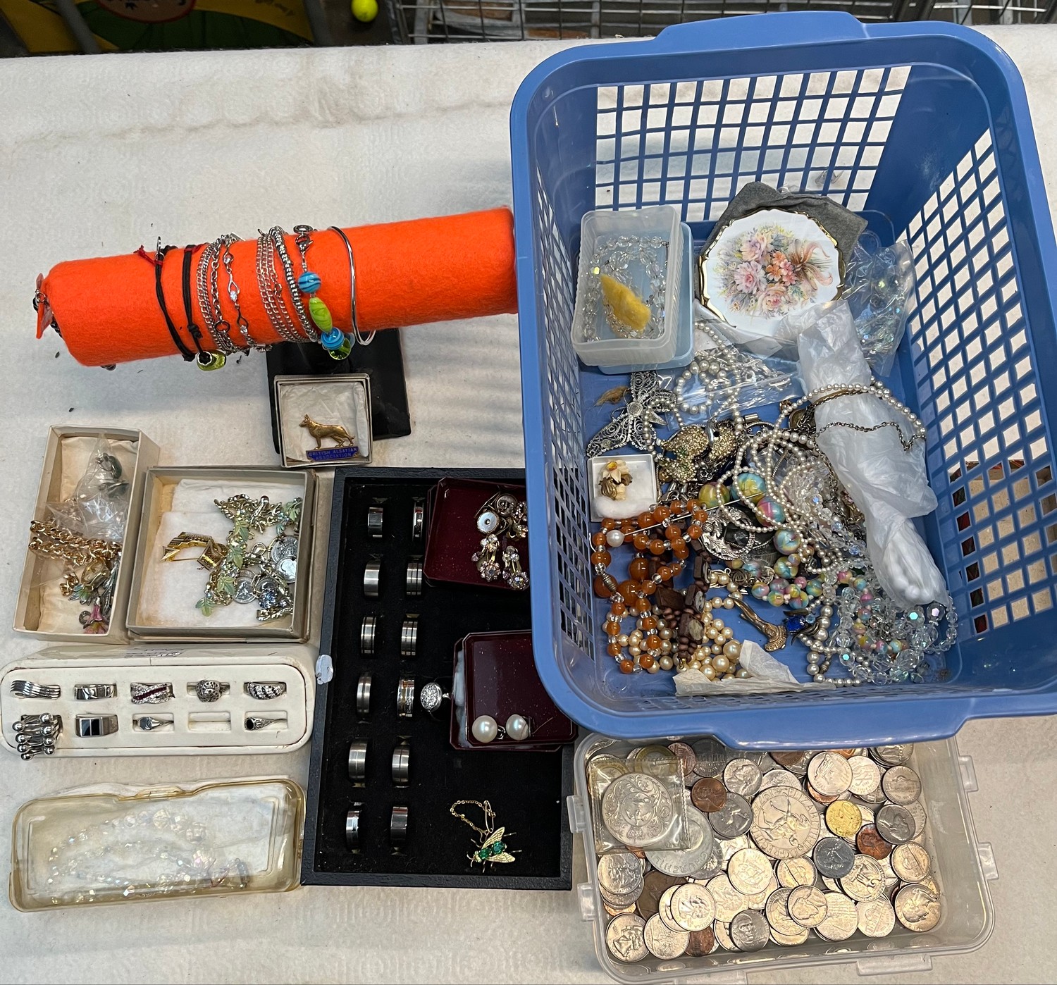 Various items of silver and other jewellery etc.