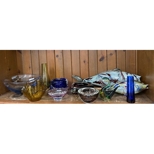 553 - Art Glass - 11 items including cased glass bowls, fish, handkerchief vase etc.