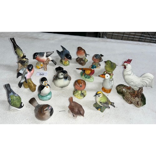 542 - Small collection of Beswick and Hummel birds