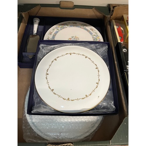 634 - Boxed cake plate and server in the ‘Mayfield’ design and a boxed cake plate in the ‘Gold Chantilly’ ... 