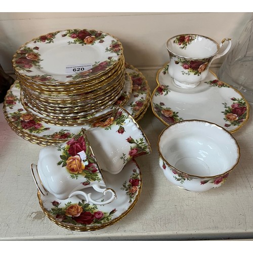 620 - 24 items of Royal Albert ‘Old Country Roses’ china