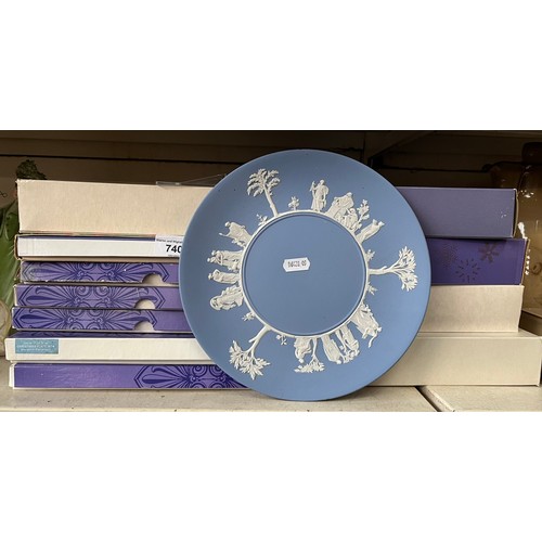 740 - A collection of 12 boxed Wedgwood Christmas plates including 10 year anniversary plate and one other... 