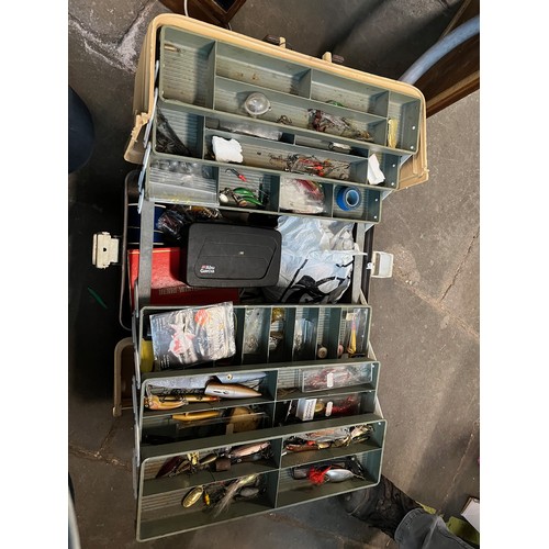 463 - A fishing tackle box containing various lures, flies, spinners and spoons, triple hooks, weights, et... 