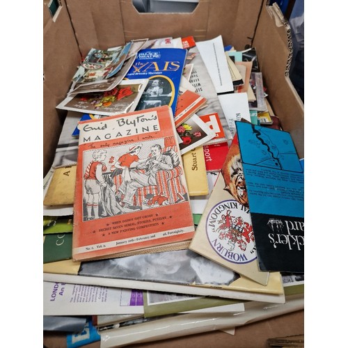 289 - A box of mixed ephemera.