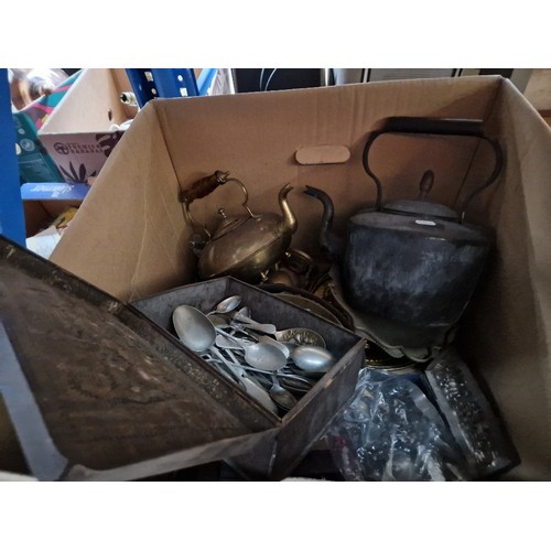 320 - A box of mixed metalware; copper, brass, etc.