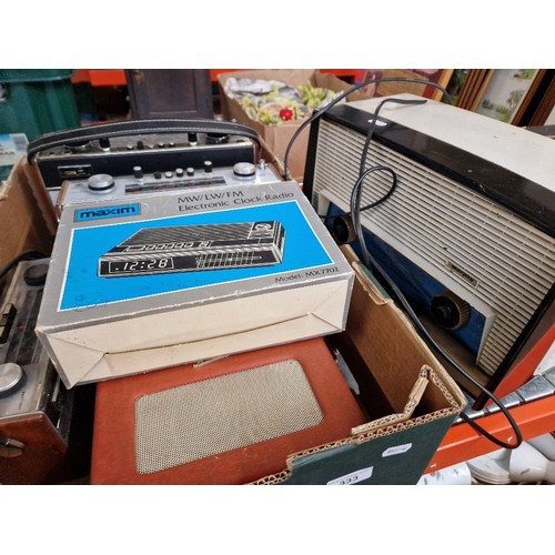 333 - A box of radios; 5 Roberts, a clock radio and a Murphy radio.