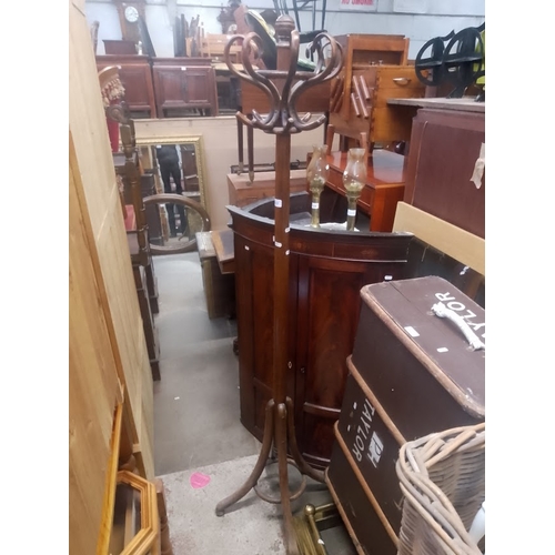 1027 - A vintage bentwood coat stand.