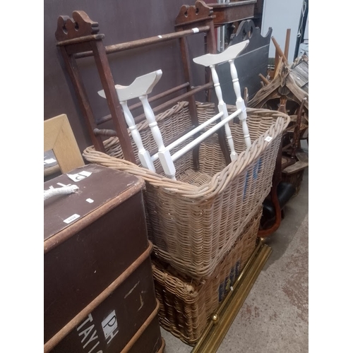 1029 - Two vintage wicker baskets together with two towel rails.