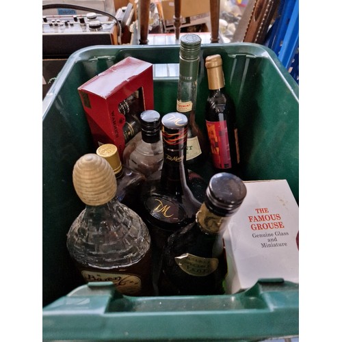 406 - A box of assorted alcoholic beverages to include Famous Grouse, Napoleon brandy, Port selection, etc... 