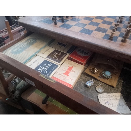 1022 - A Victorian walnut chess table with pieces.