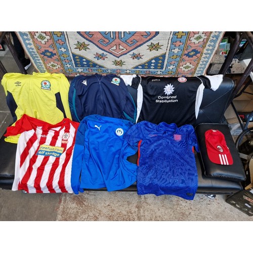 286 - A box of football shirts and training jackets including Blackburn Rovers, Burnley, Manchester United... 