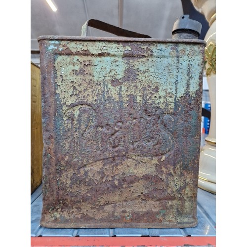 256 - 4 pre-war 2 gallon petrol cans, 3 Pratts and 1 Shell.