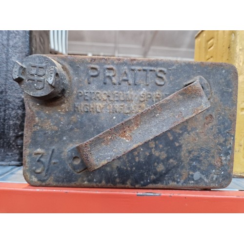 256 - 4 pre-war 2 gallon petrol cans, 3 Pratts and 1 Shell.