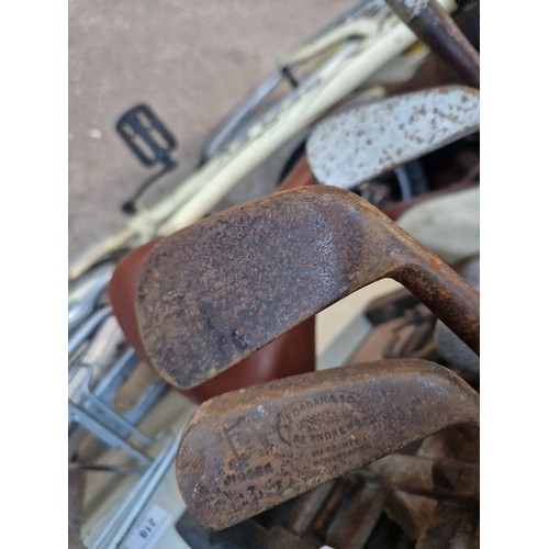 194 - A quantity of antique/vintage golf clubs.