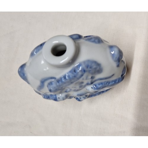 523 - A Chinese porcelain snuff bottle, embossed with foh dogs, tiger's eye top, Guangxu six character mar... 