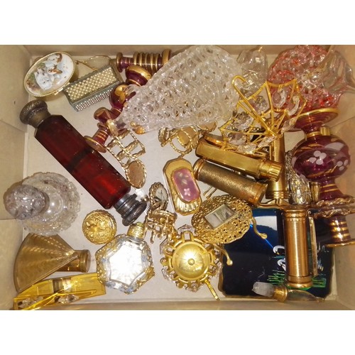 62 - A tray of assorted collectables comprising vintage lipstick holders, a compact, scent bottles, silve... 