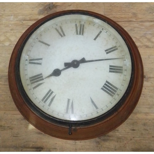 280 - An oak round electric wall clock, diameter 38cm.