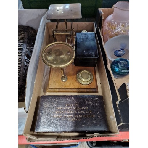 224 - Antique brass postal letter scales, Casartelli yarn balance and weights.