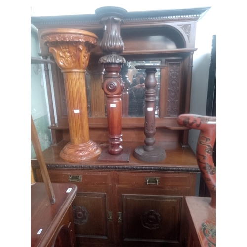 836 - An Edwardian walnut mirror back sideboard.