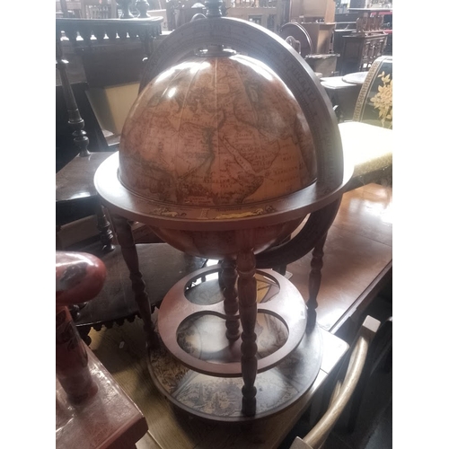 864 - A globe drinks cabinet.