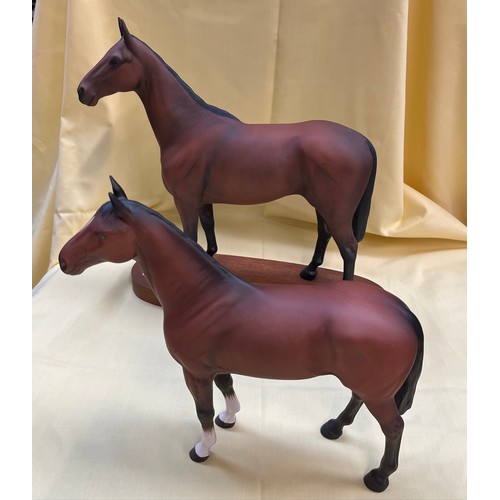 545 - 2 Beswick horse figures - The Winner, height appx 24cm, and Arkle on wooden plinth, height appx 30cm