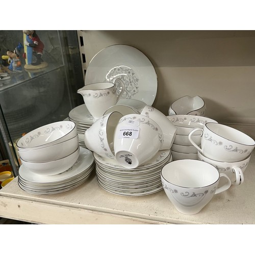 668 - Royal Worcester Bridal Lace dinner service - appx 42 pieces