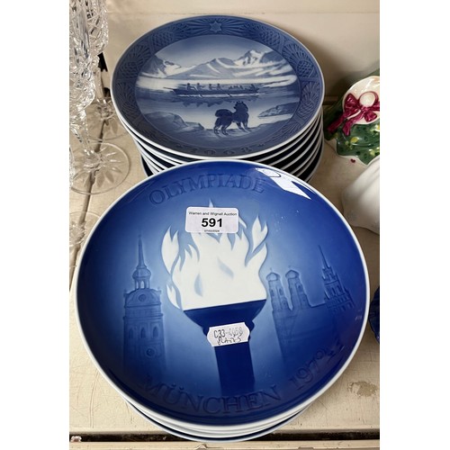 591 - 16 plates made in Copenhagen - 8 Royal Copenhagen Christmas plates, a further 6 of these by Bing & G... 