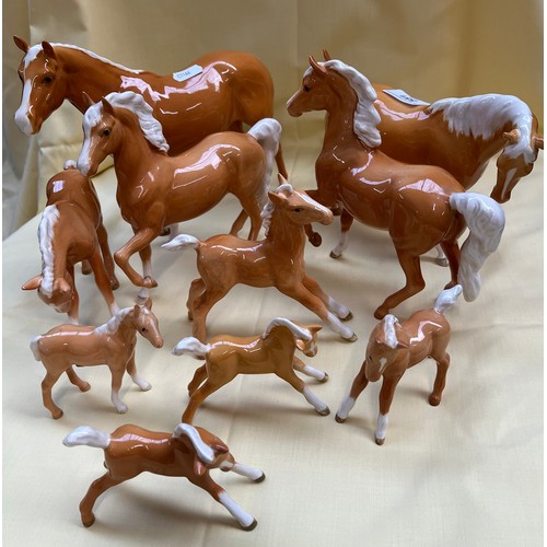 551 - Beswick Palomino Horse figures - 10 in total - 1 large (appx 21cm), 2 appx 17cm, smallest appx 7cm