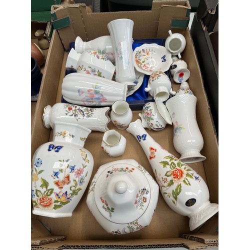 563 - 18 Aynsley china items including a boxed cheese plate and knife set