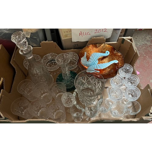 622 - A box of mainly glassware including vase, decanter, sundae dishes, drinking glasses etc