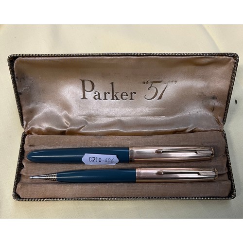 460 - A Parker '51' pen and pencil set.