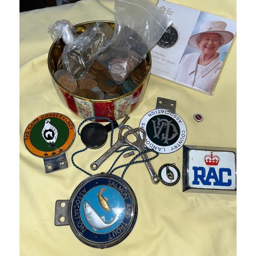 497 - A mixed lot comprising a tin of UK pre and post decimal coins, a bag of metal membership badges for ... 