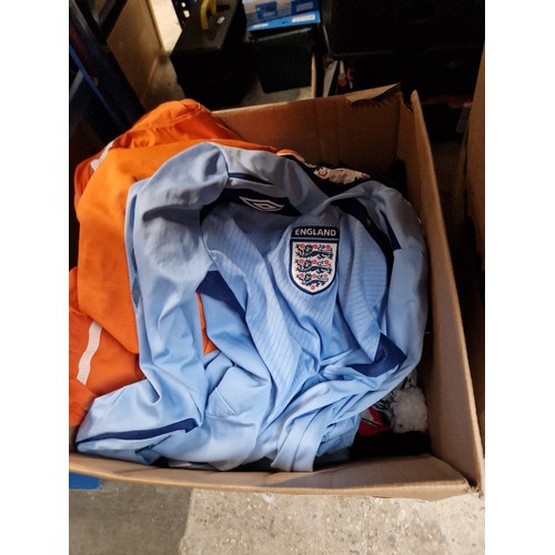 251 - A box of mixed football shirts, shorts, scarves and a Man United fleece.