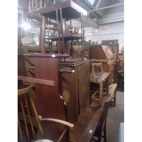 922 - Various items of furniture; oak table and chairs, mahogany bureau and a revolving bookcase and a oak... 