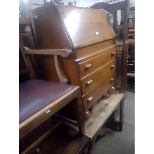 923 - A 1930s oak bureau and an oak extending dining table.