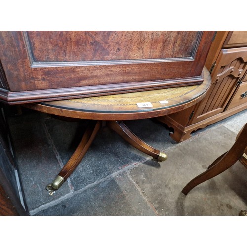 969 - A mahogany and leather top coffee table.