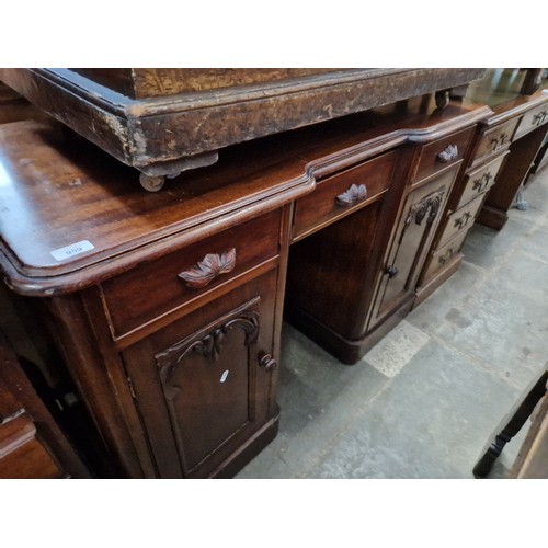 959 - A Victorian mahogany twin pedestal desk.