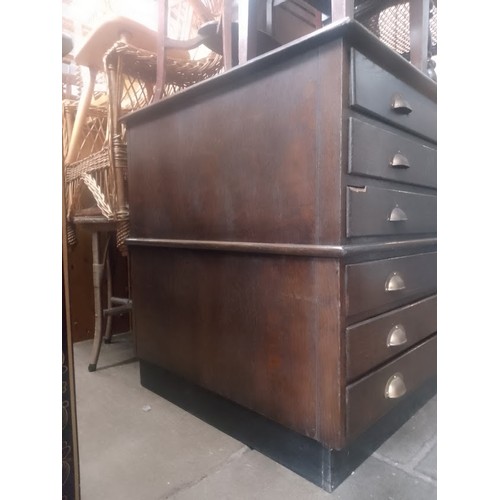 899 - A vintage oak plan chest.