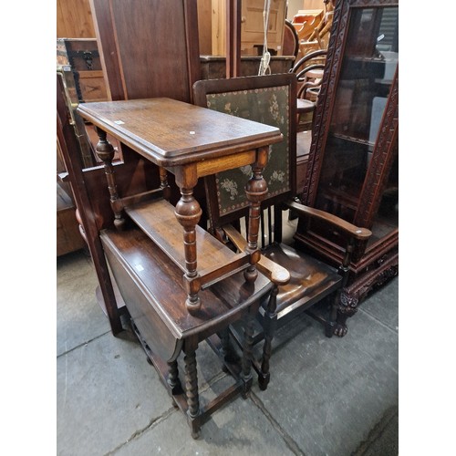 939 - Various items of furniture; oak drop leaf table, oak occasional table, tapestry fire screen and an o... 