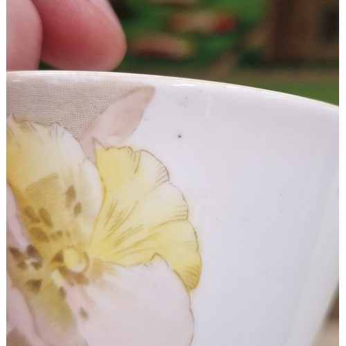 437 - A 1930s Shelley Art Deco tea service, Eve shape decorated with yellow tulips, 19 pieces.