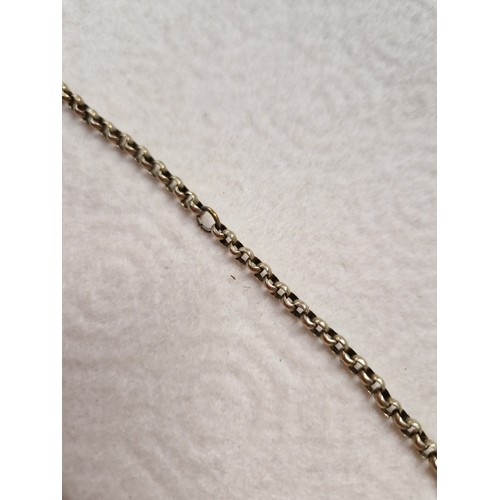 474 - A yellow metal chain.